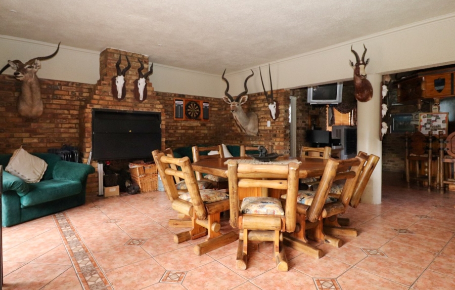 5 Bedroom Property for Sale in Wilkoppies North West
